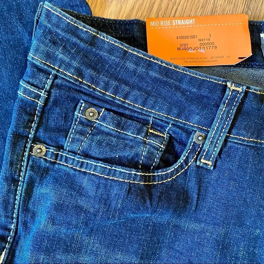 SIGNATURE by LEVI STRAUSS & CO MID RISE STRAIGHT JEANS 12 S NWT
